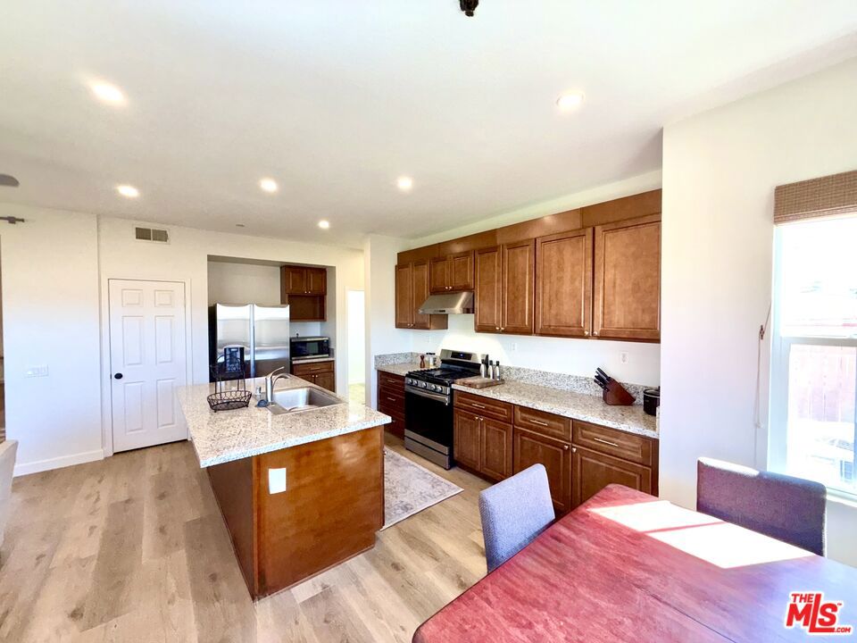 1629 Julia Way Property Photo 2