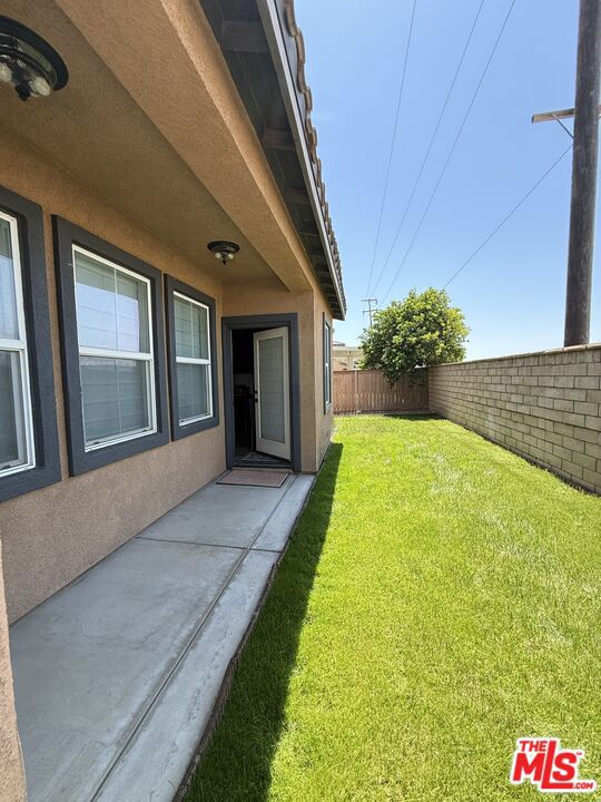 1629 Julia Way Property Photo 4