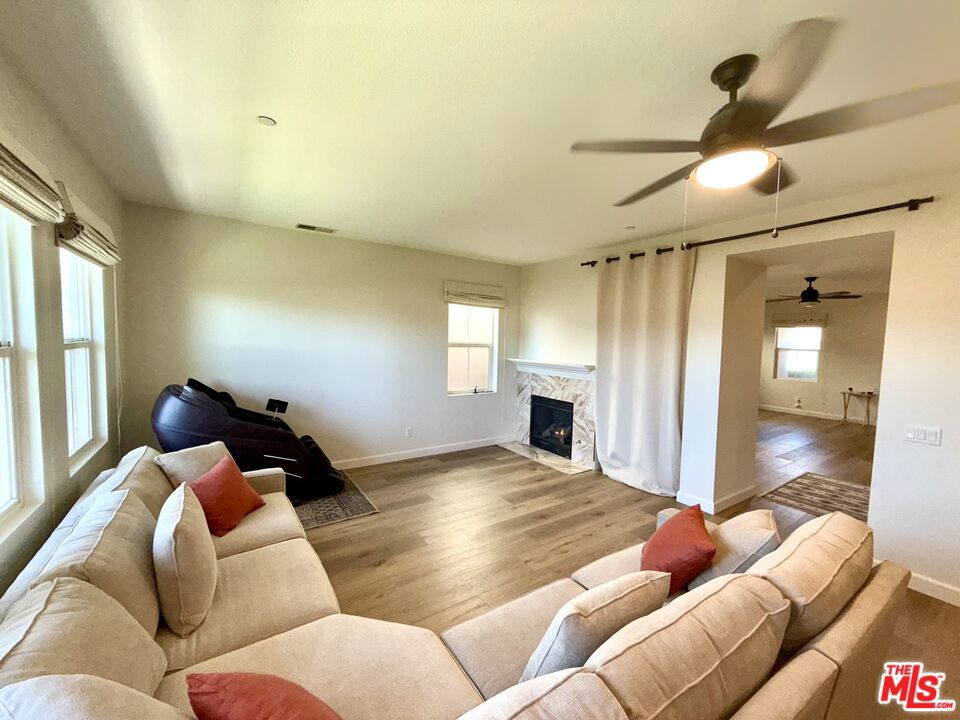 1629 Julia Way Property Photo 5