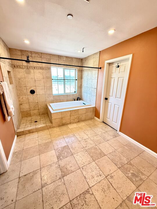 1629 Julia Way Property Photo 8