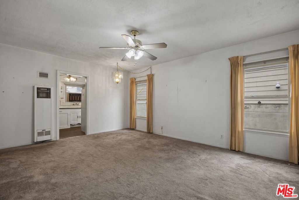 311 E Doran Street Property Photo 5