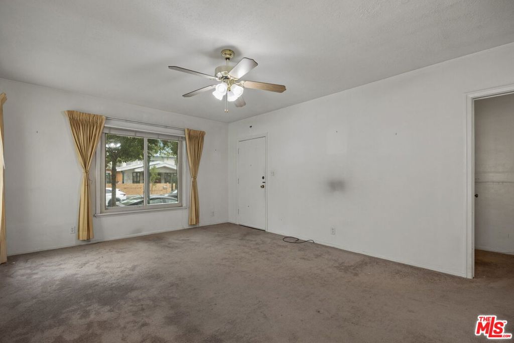 311 E Doran Street Property Photo 7