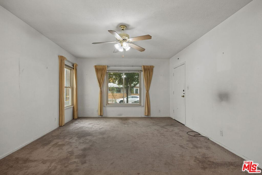 311 E Doran Street Property Photo 8
