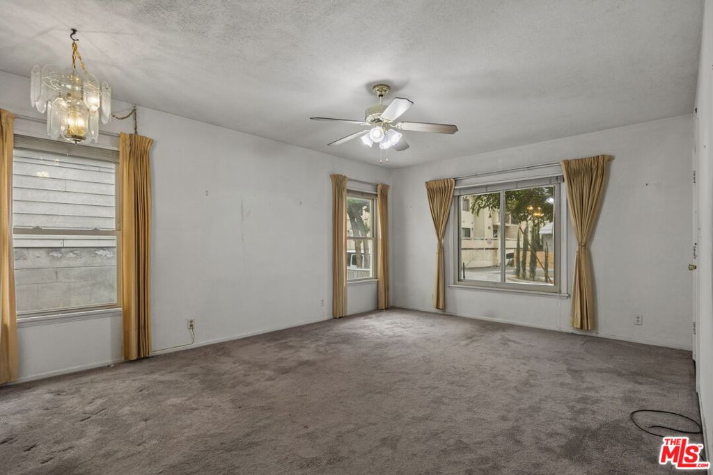 311 E Doran Street Property Photo 9