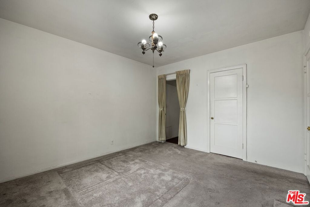 311 E Doran Street Property Photo 12