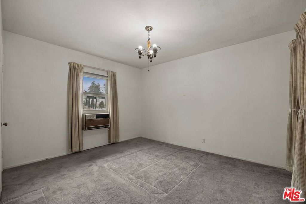 311 E Doran Street Property Photo 13