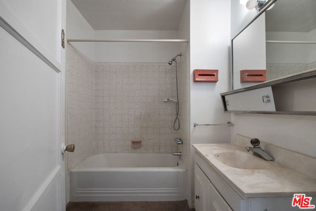 311 E Doran Street Property Photo 14