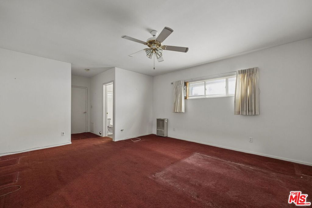 311 E Doran Street Property Photo 17