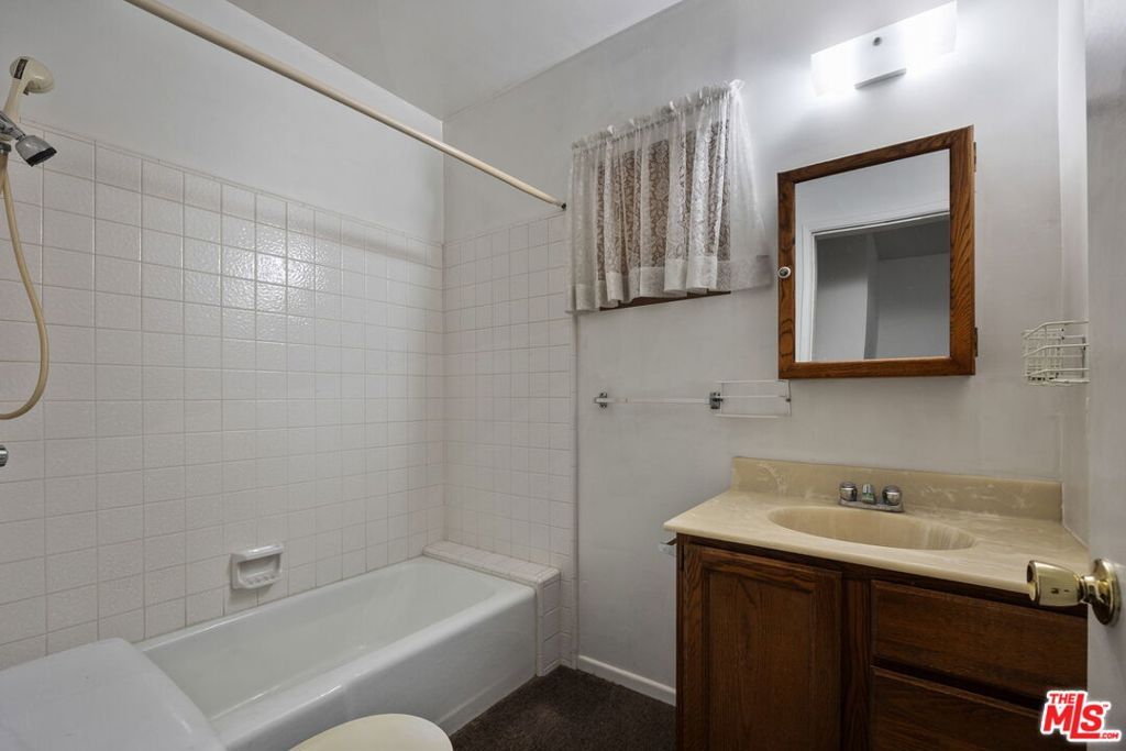 311 E Doran Street Property Photo 18