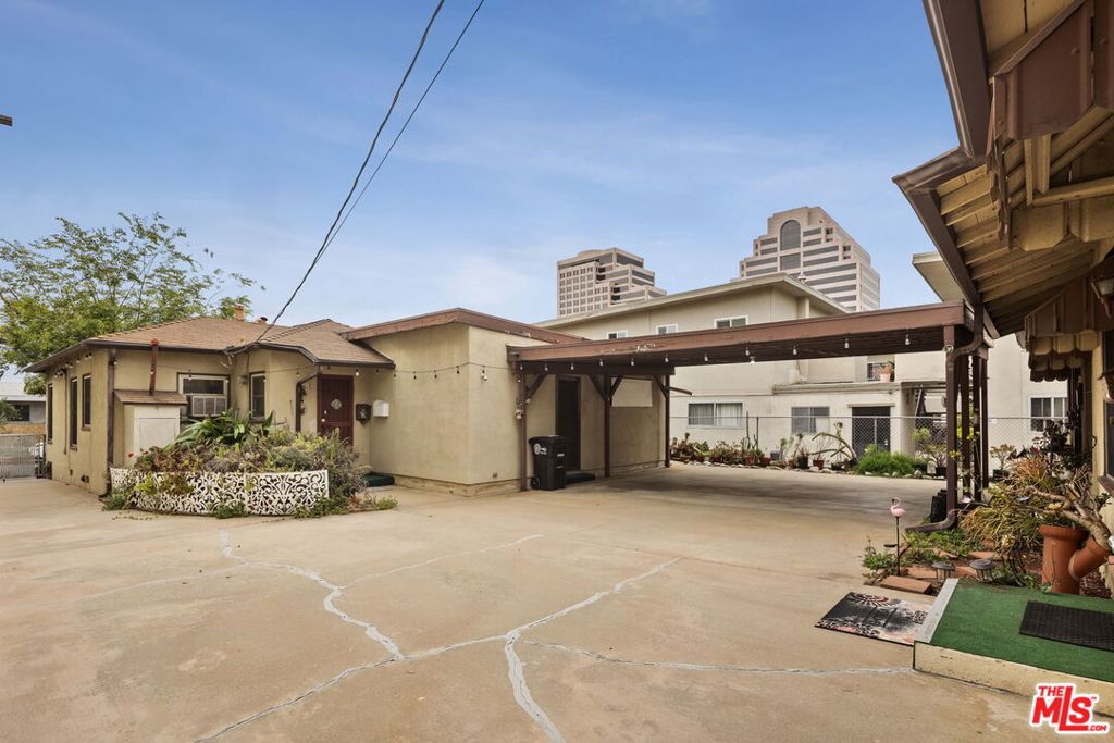 311 E Doran Street Property Photo 20