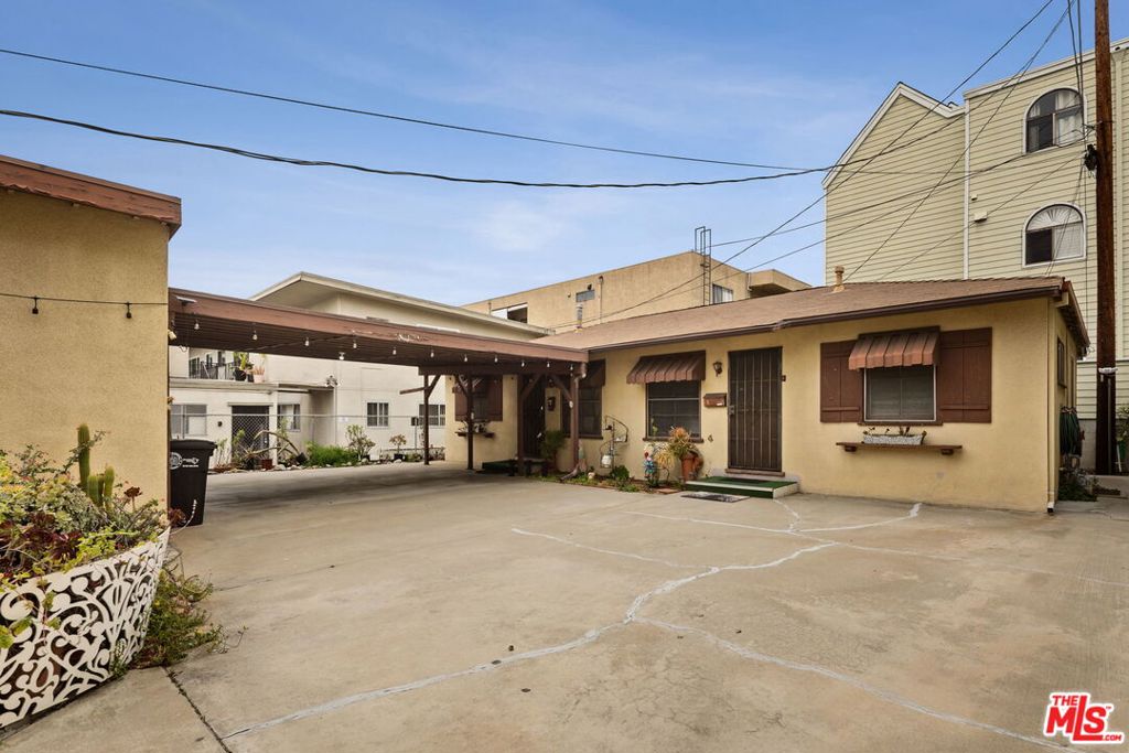 311 E Doran Street Property Photo 22