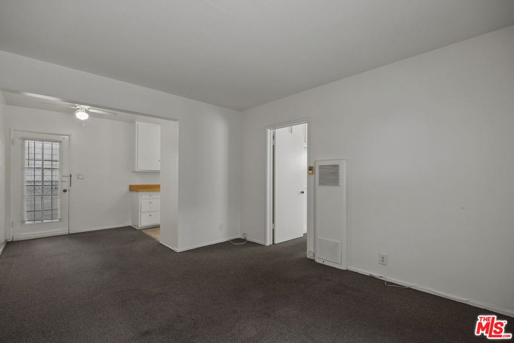 311 E Doran Street Property Photo 27