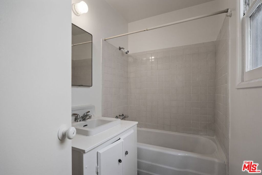 311 E Doran Street Property Photo 34