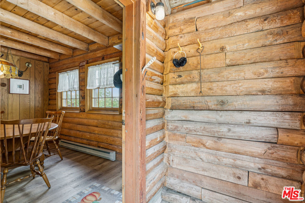4 Winding Way Property Photo 3