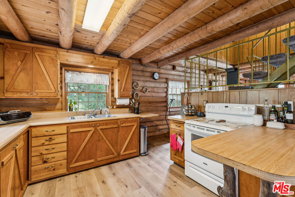 4 Winding Way Property Photo 5