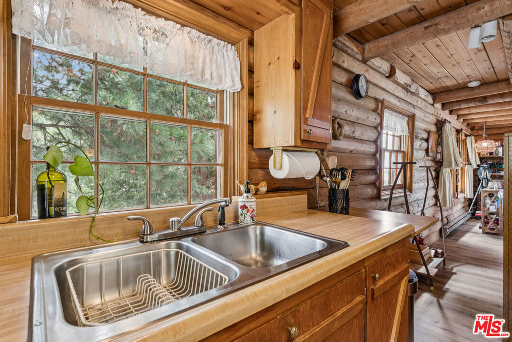 4 Winding Way Property Photo 8