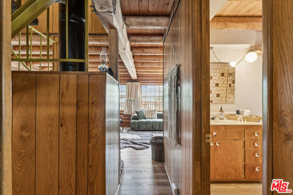 4 Winding Way Property Photo 9