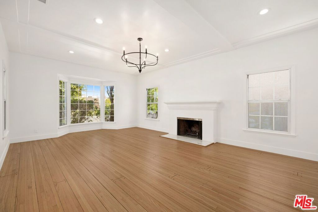 211 S Formosa Avenue Property Photo 3