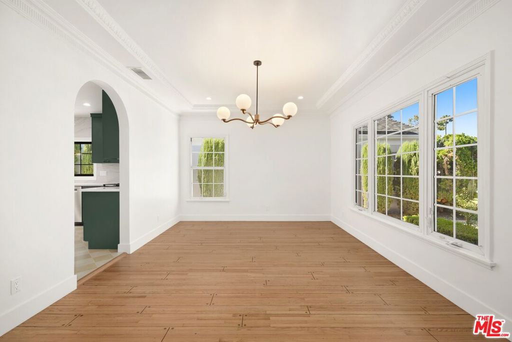 211 S Formosa Avenue Property Photo 7