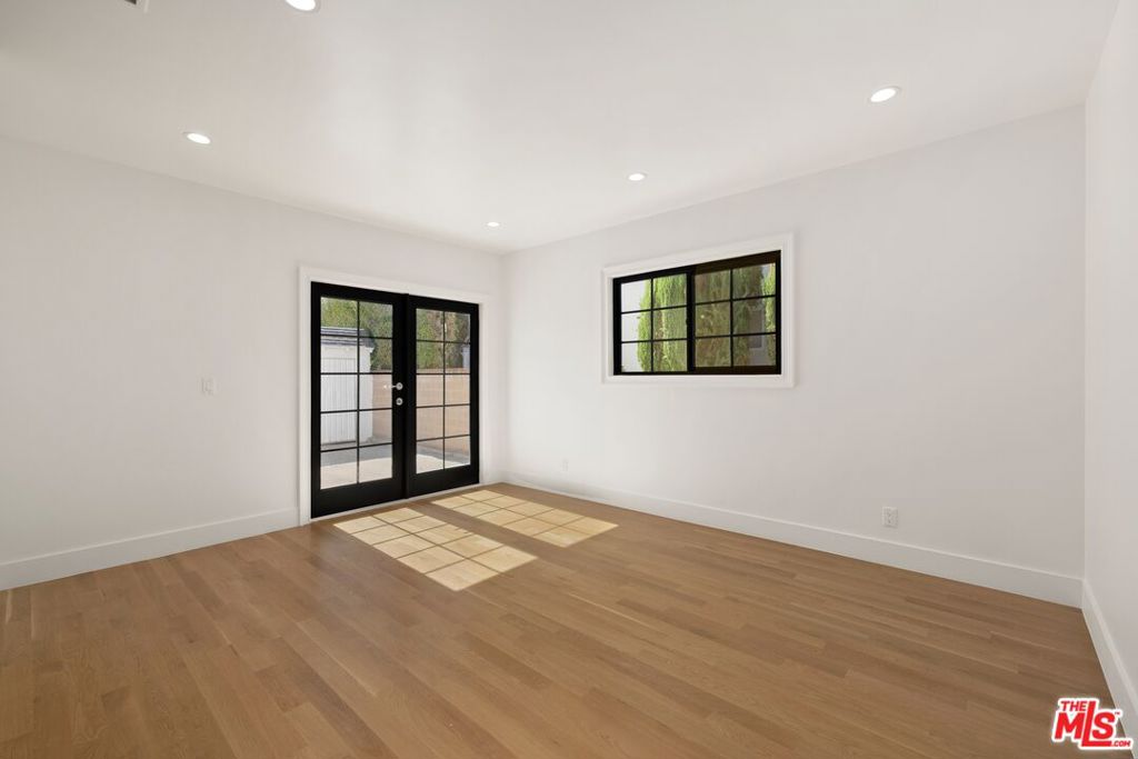 211 S Formosa Avenue Property Photo 12