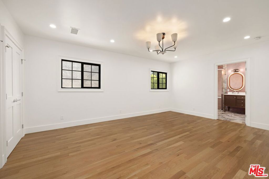211 S Formosa Avenue Property Photo 14