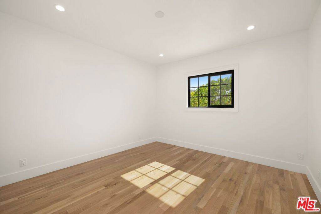 211 S Formosa Avenue Property Photo 17
