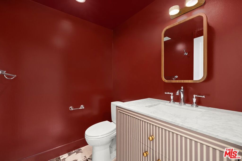 211 S Formosa Avenue Property Photo 18