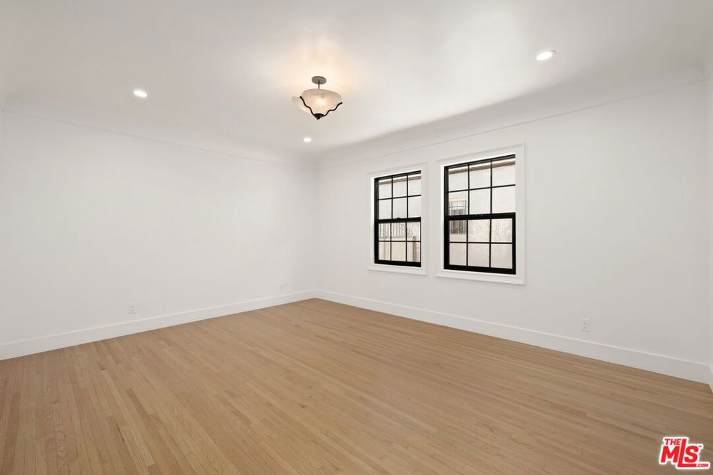 211 S Formosa Avenue Property Photo 22