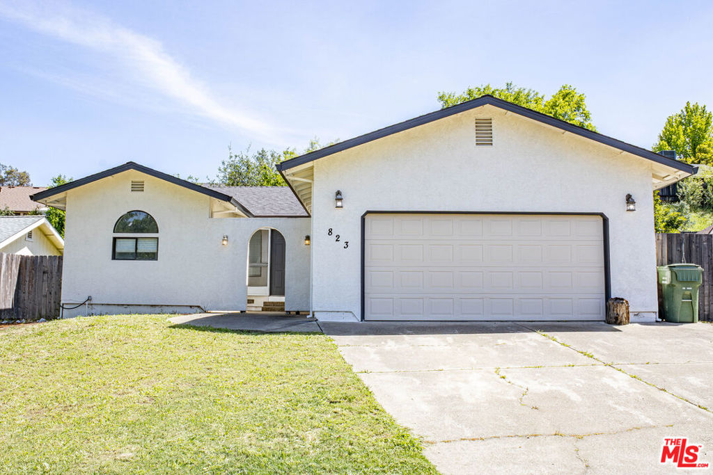 823 Spaniel Drive Property Photo 2