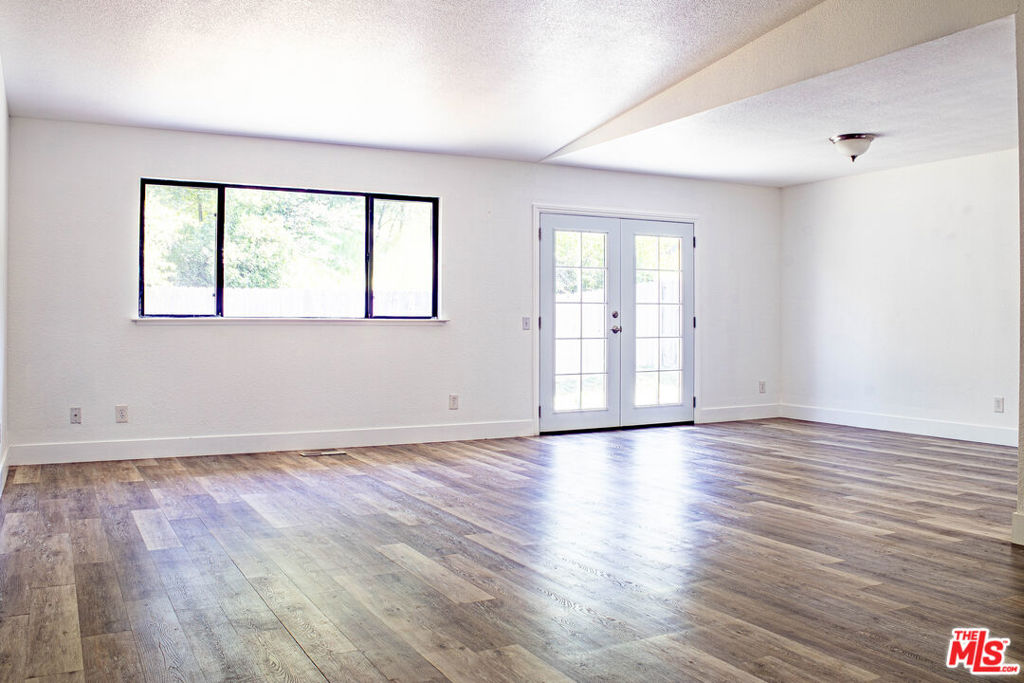 823 Spaniel Drive Property Photo 3