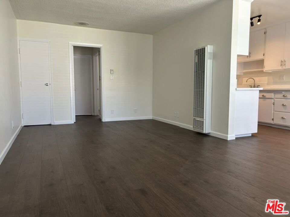 346 S Van Ness Avenue 10 Property Photo 6
