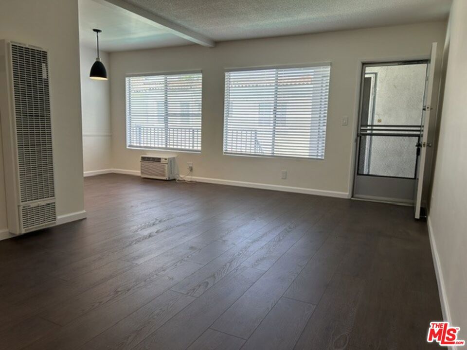 346 S Van Ness Avenue 10 Property Photo 7