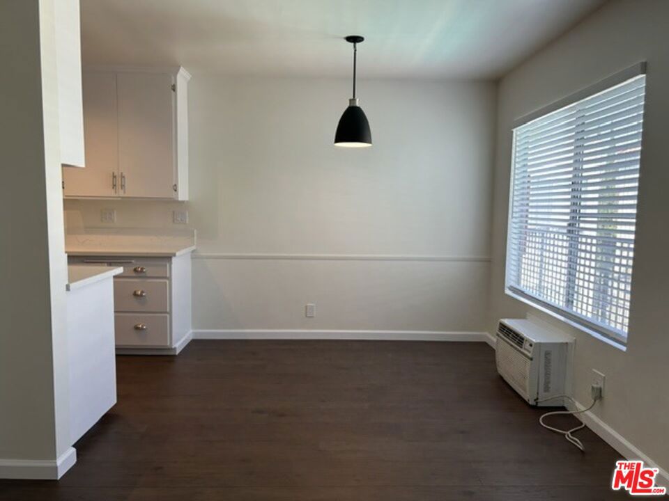 346 S Van Ness Avenue 10 Property Photo 8