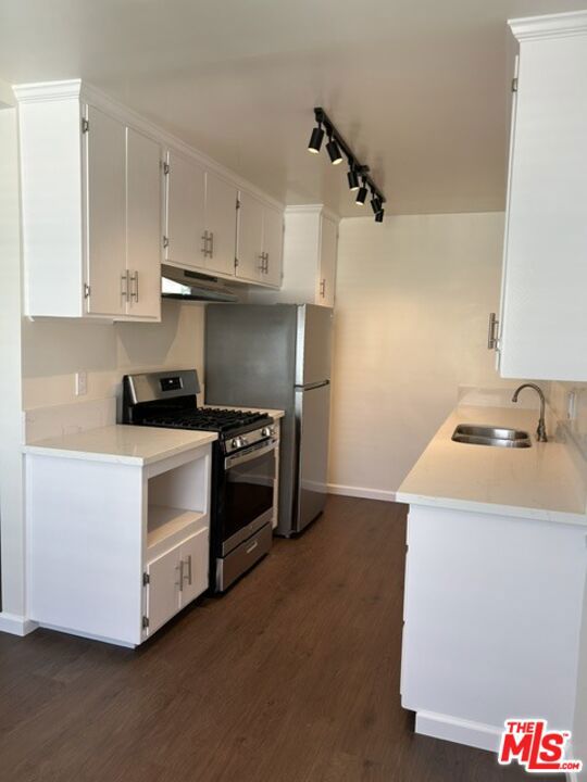 346 S Van Ness Avenue 10 Property Photo 9