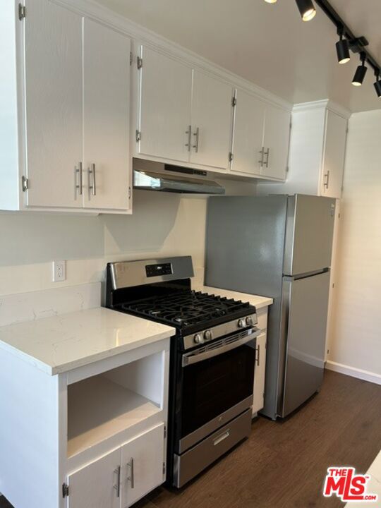 346 S Van Ness Avenue 10 Property Photo 10