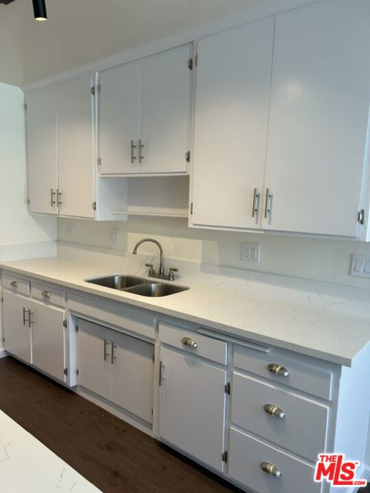 346 S Van Ness Avenue 10 Property Photo 11