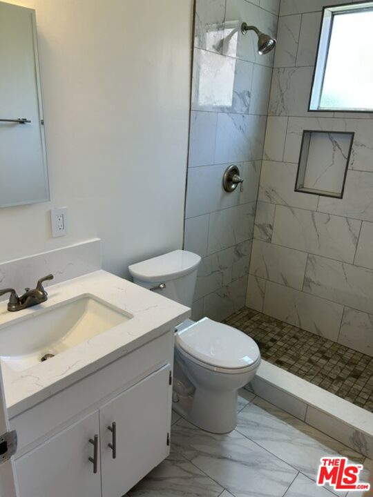346 S Van Ness Avenue 10 Property Photo 15