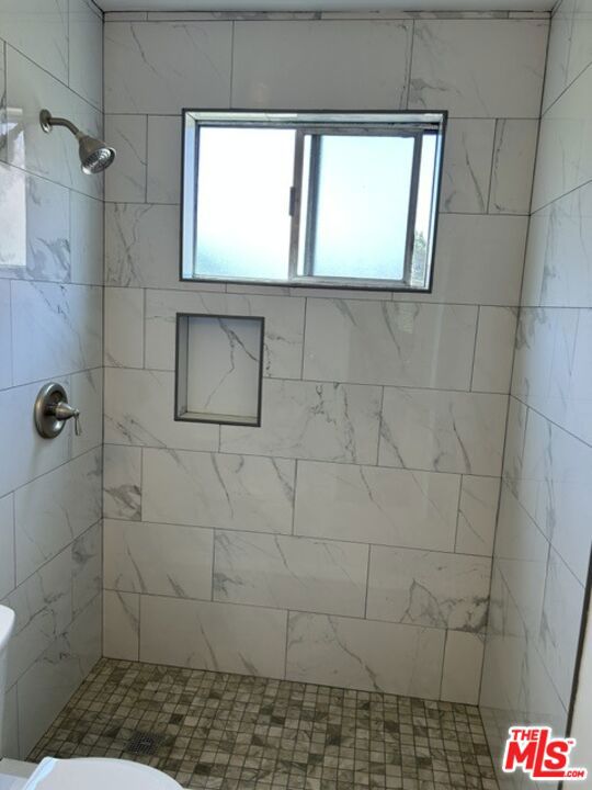 346 S Van Ness Avenue 10 Property Photo 16