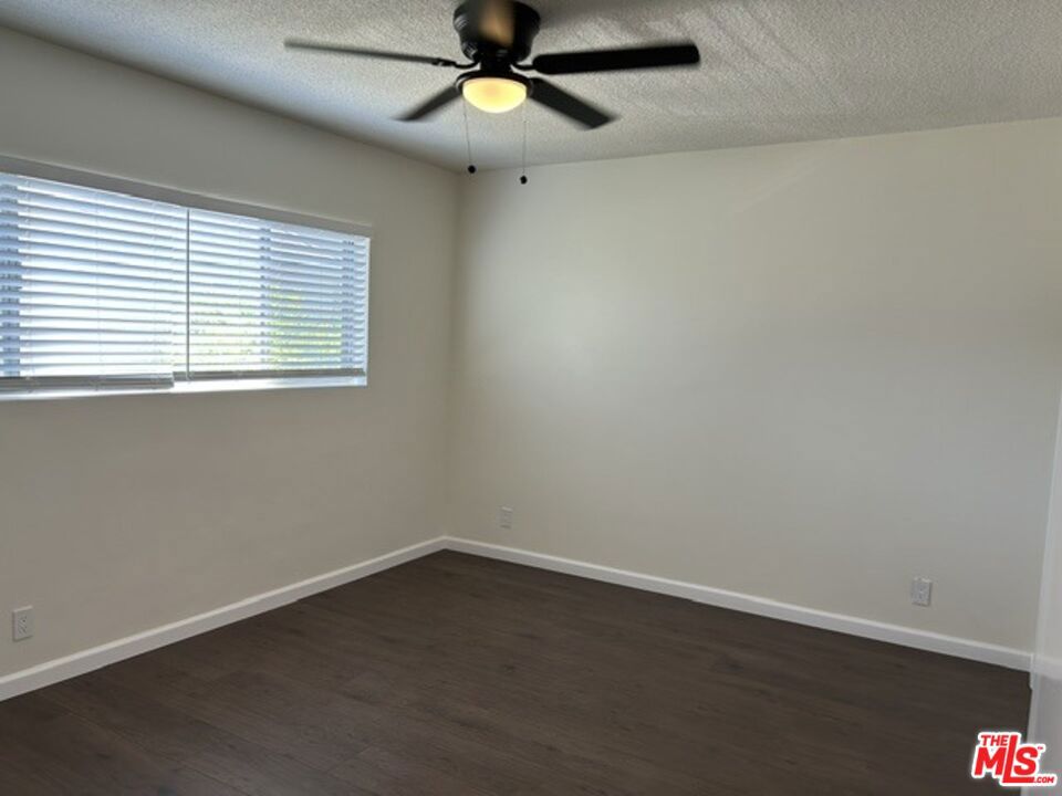 346 S Van Ness Avenue 10 Property Photo 17