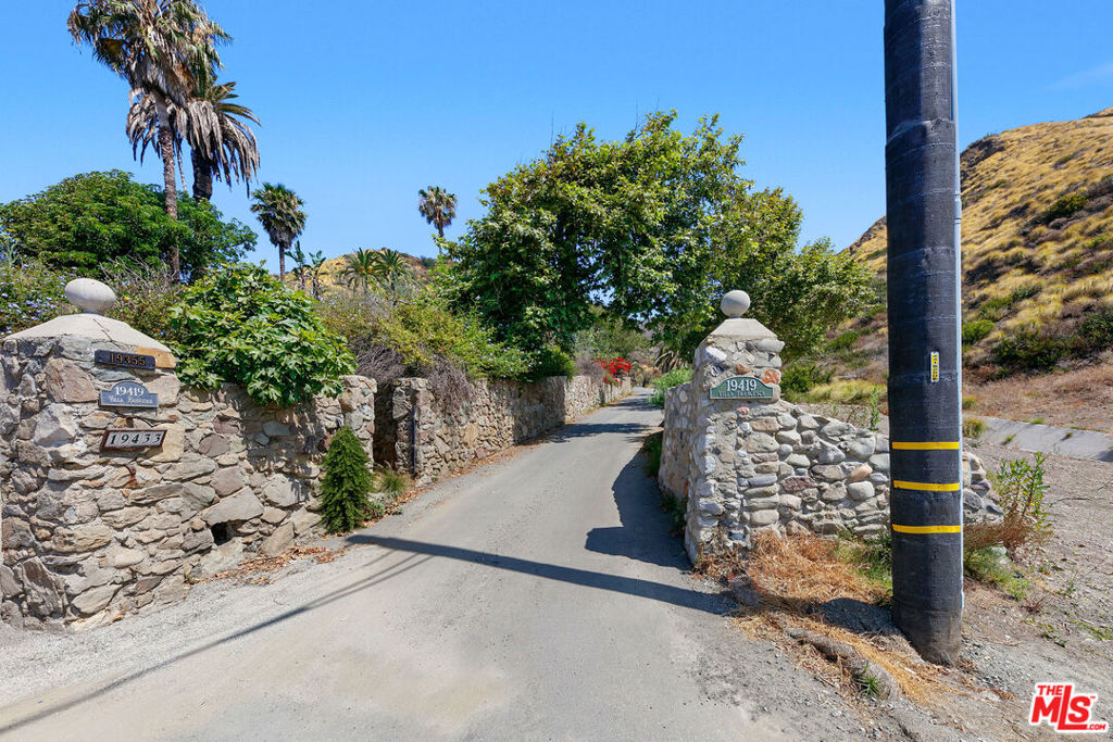 19355 Pacific Coast Highway Property Photo 2