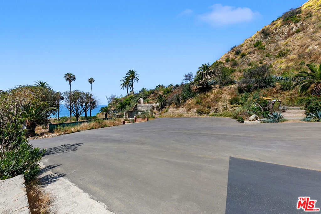 19355 Pacific Coast Highway Property Photo 9