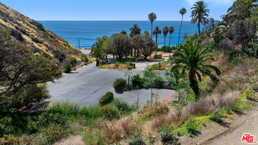19355 Pacific Coast Highway Property Photo 10