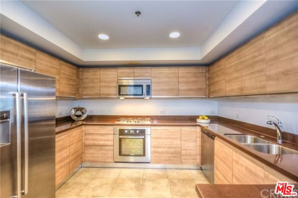 3785 Wilshire Boulevard 908 Property Photo 15
