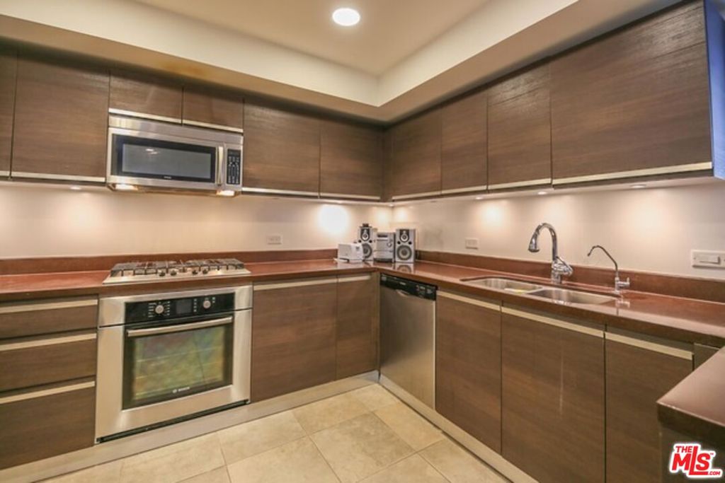3785 Wilshire Boulevard 908 Property Photo 18