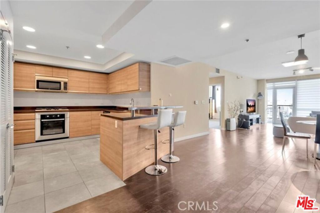 3785 Wilshire Boulevard 908 Property Photo 19