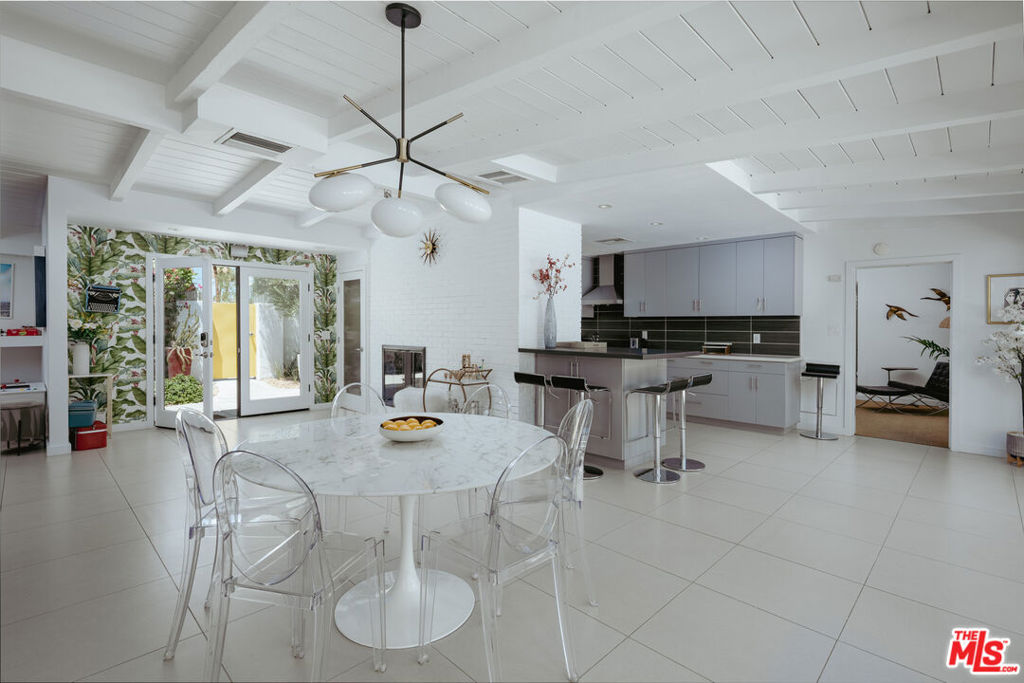 1275 E Sunny Dunes Road Property Photo 5