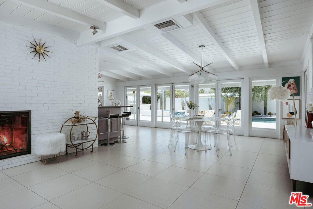 1275 E Sunny Dunes Road Property Photo 11