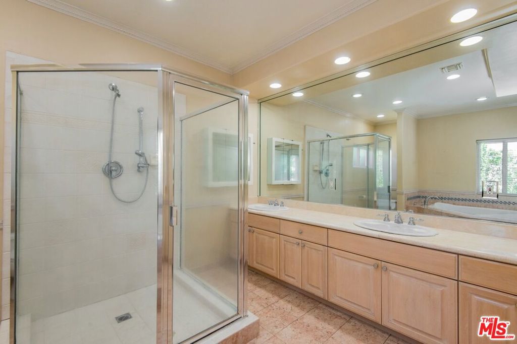 4343 Shadyglade Avenue Property Photo 16