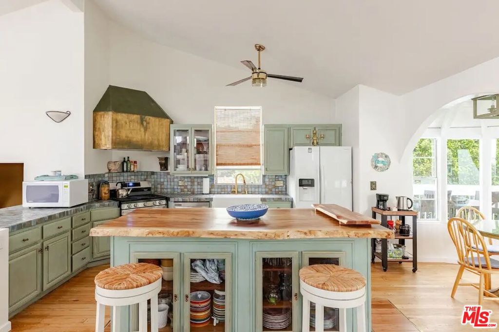 21625 Pacific Coast Highway Property Photo 2