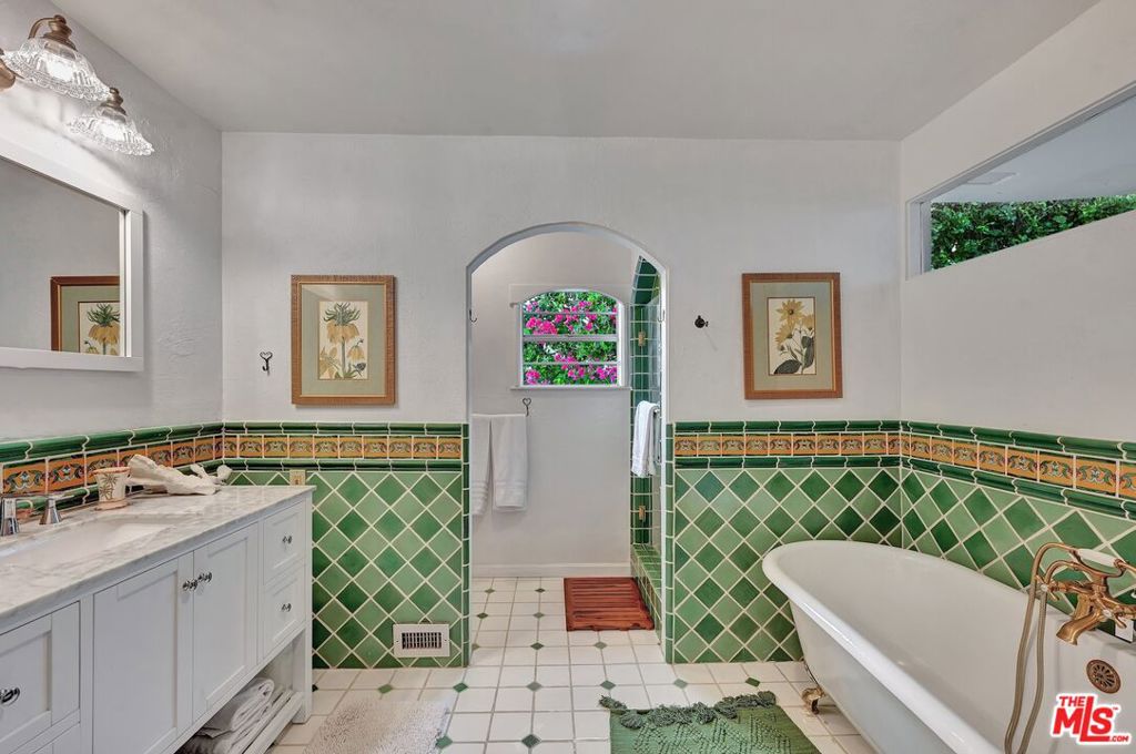 21625 Pacific Coast Highway Property Photo 12
